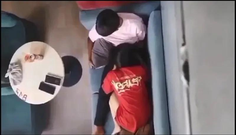 Quay lén tình nhân bú mút cho em ghệ nơi công cộng